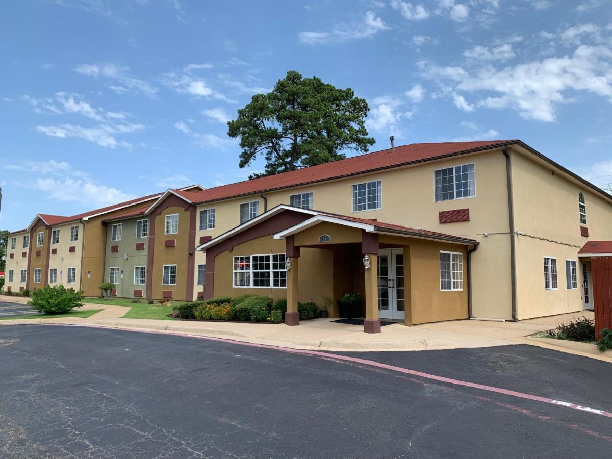 Hometown Inn & Suites Longview Exterior photo