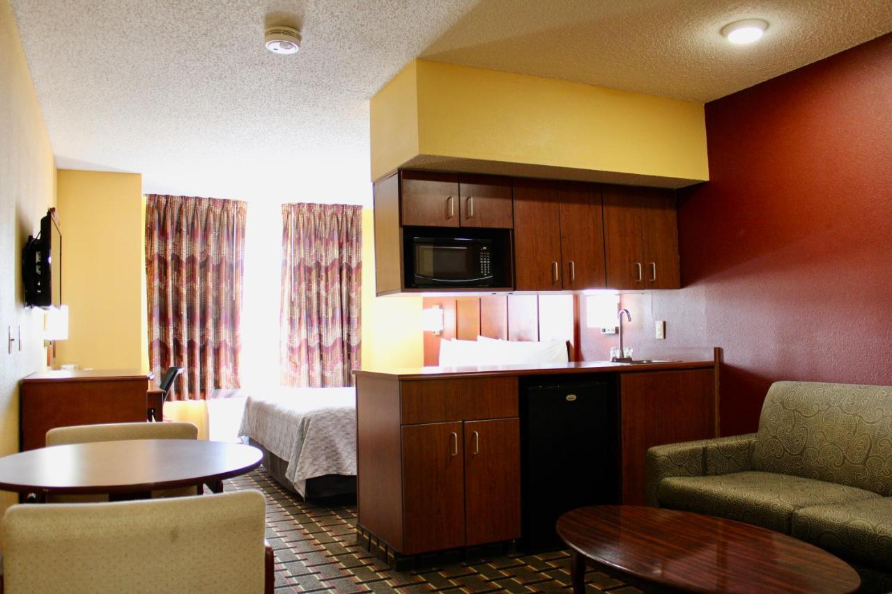 Hometown Inn & Suites Longview Exterior photo