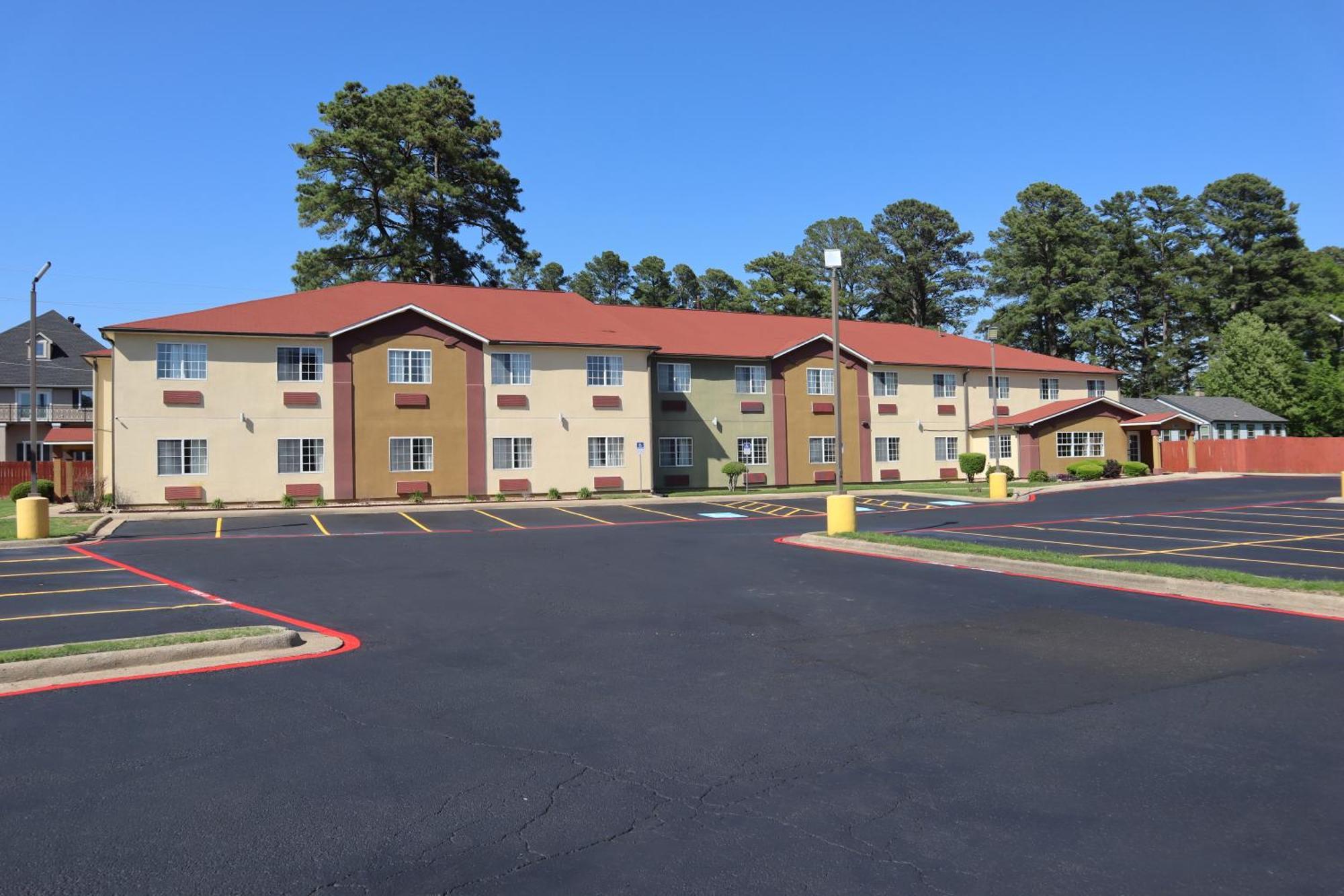 Hometown Inn & Suites Longview Exterior photo