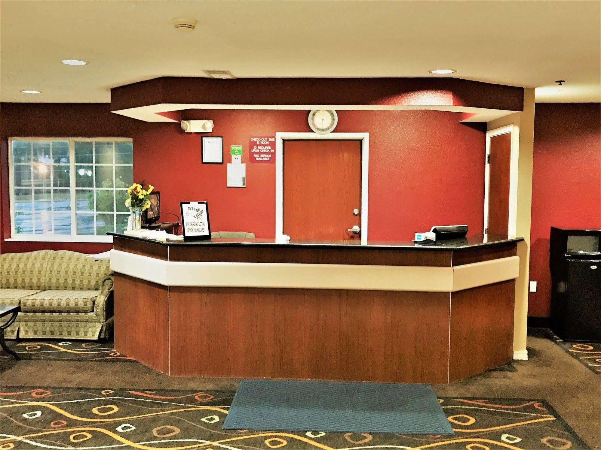 Hometown Inn & Suites Longview Exterior photo